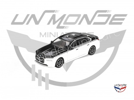 BMW I7 XDrive60 2024 Alpine White and Black Sapphire