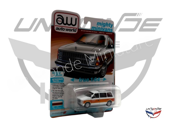 Dodge Caravan 1985 White with Woodgrain