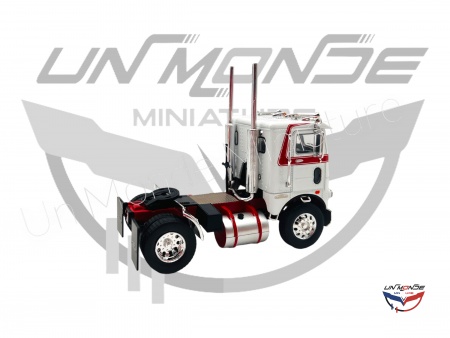 Freightliner Coe White and Red