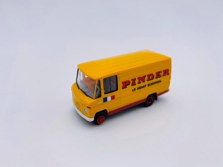 Mercedes L 406 D Van Pinder