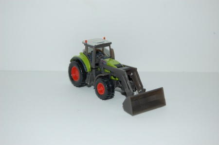 Tracteur CLAAS AXION avec fourche